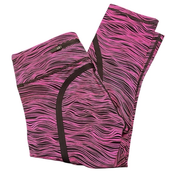 lululemon athletica Pants - LULULEMON pink and Black Patterned cropped Leggings